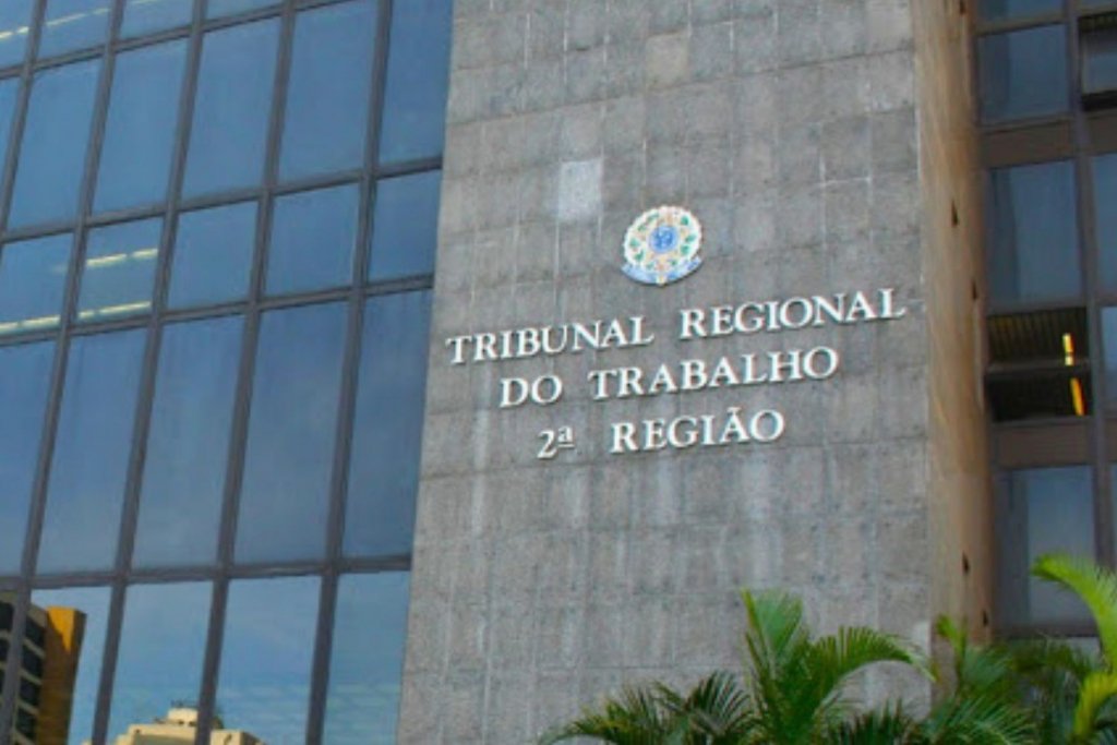 TRT apura conduta de juiz que vestiu camisa do São Paulo em audiência