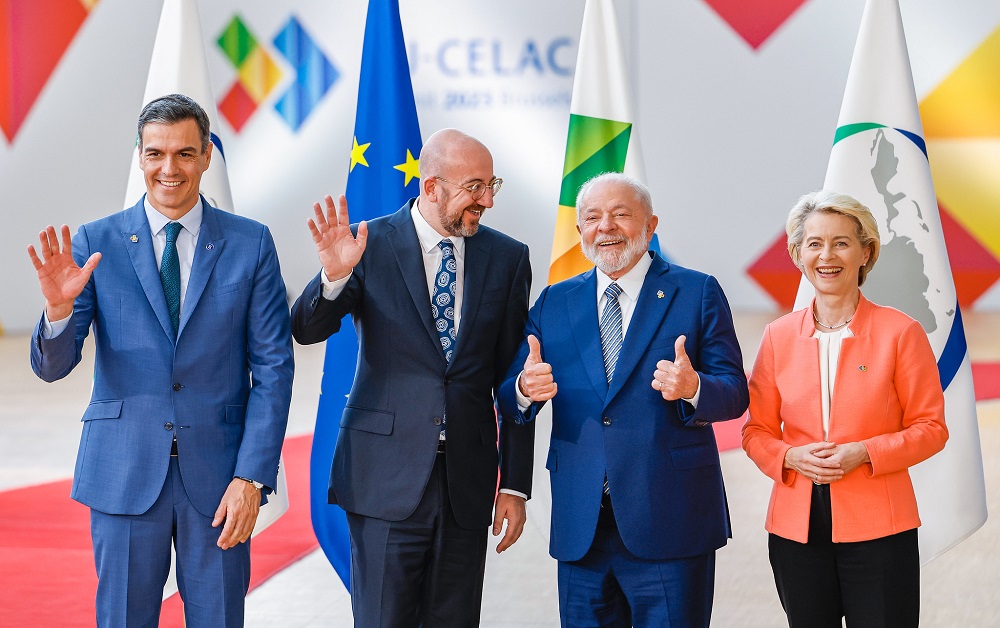 Em Bruxelas, Lula defende que europeus financiem indústrias no Brasil e em outros países em desenvolvimento