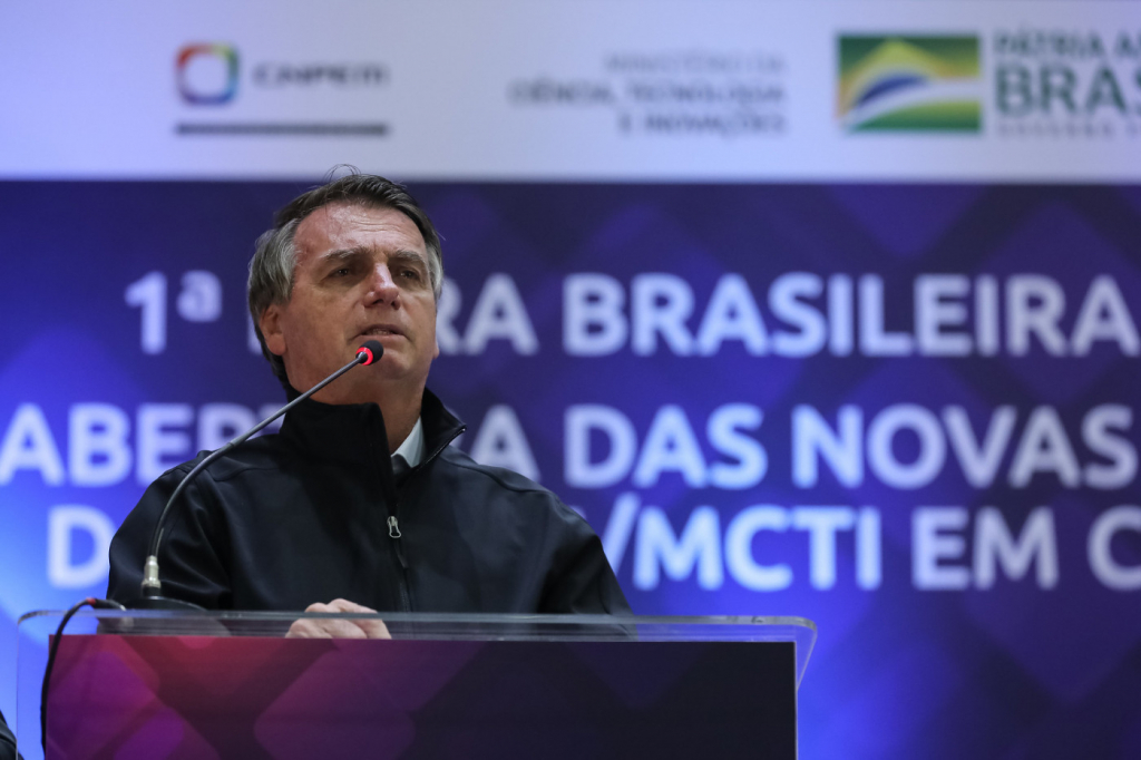 Bolsonaro promete acompanhar eleição em 2022 para evitar ‘sacanagem’