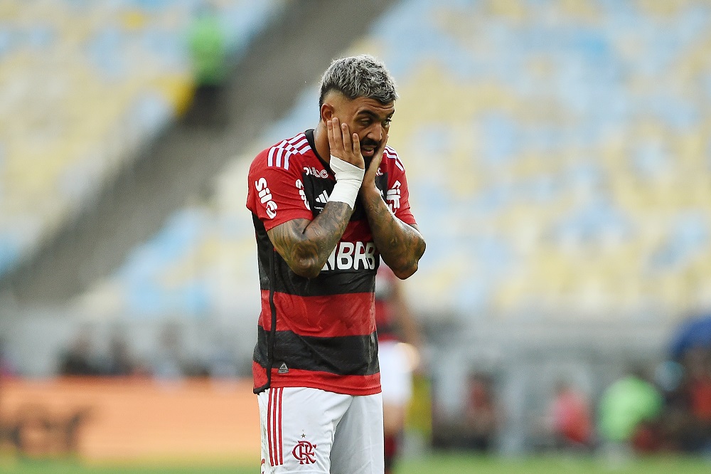‘Quem coloca dinheiro no bolso do Gabigol é o torcedor do Flamengo’, diz Pilhado após aplauso irônico do atacante