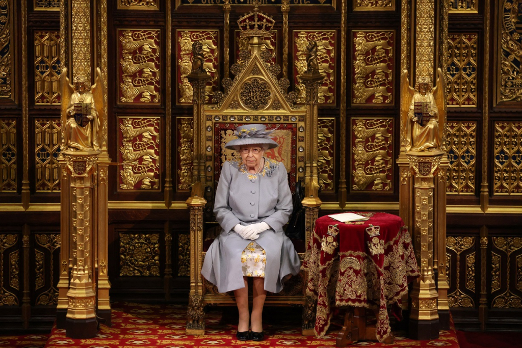 De rainha aos 25 anos a monarca britânica mais longeva: Relembre a trajetória de Elizabeth II