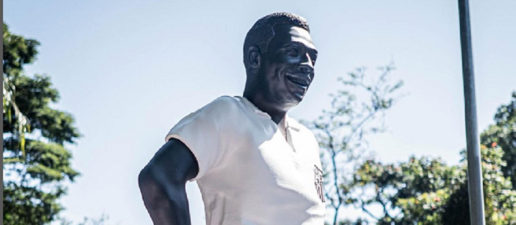 Pelé ganha estátua em Santo André, onde marcou seu primeiro gol
