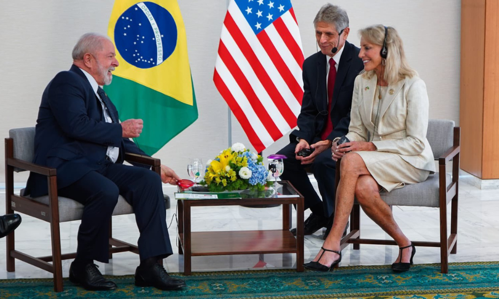 Lula se reúne com embaixadora dos EUA e administrador da Nasa para discutir relações bilaterais e proteção da Amazônia