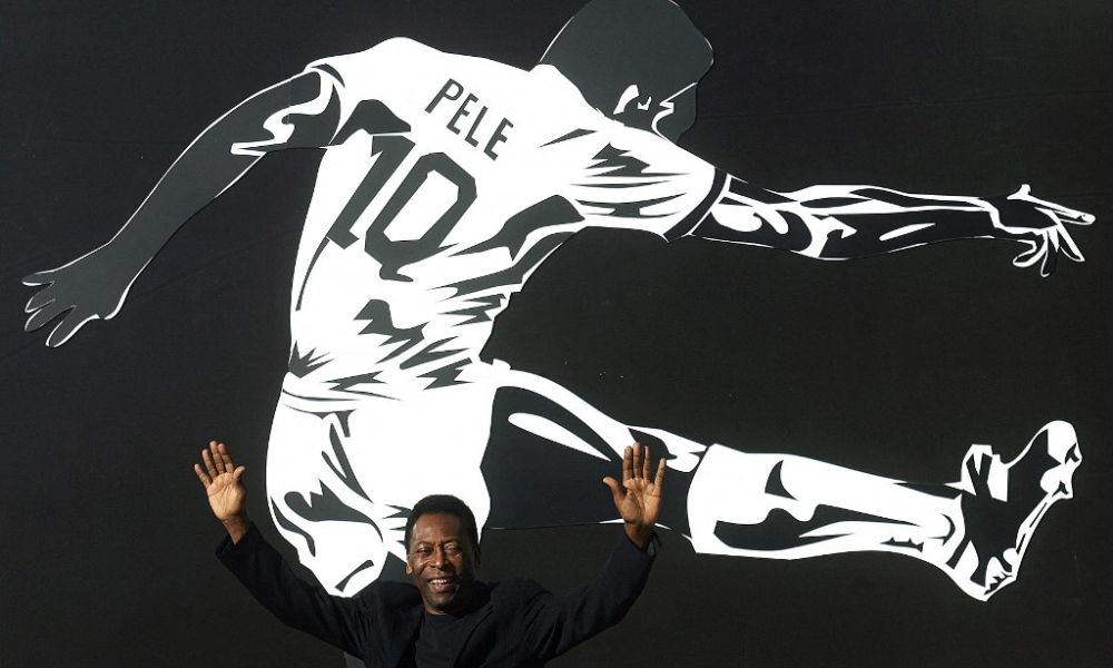 Pelé elevou futebol à condição de paixão nacional, eternizou camisa 10 e está no Olimpo do esporte