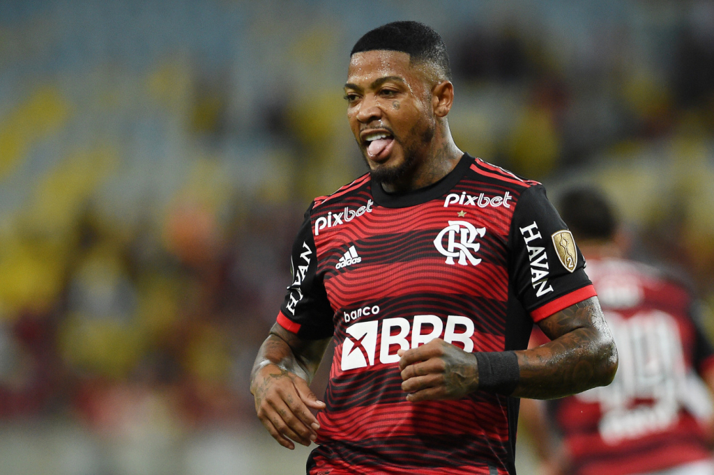 Marinho é afastado e multado pelo Flamengo no dia de seu aniversário 