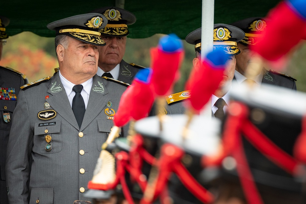 Ex-comandantes das Forças Armadas acusam Bolsonaro de apresentar minuta para reverter eleições