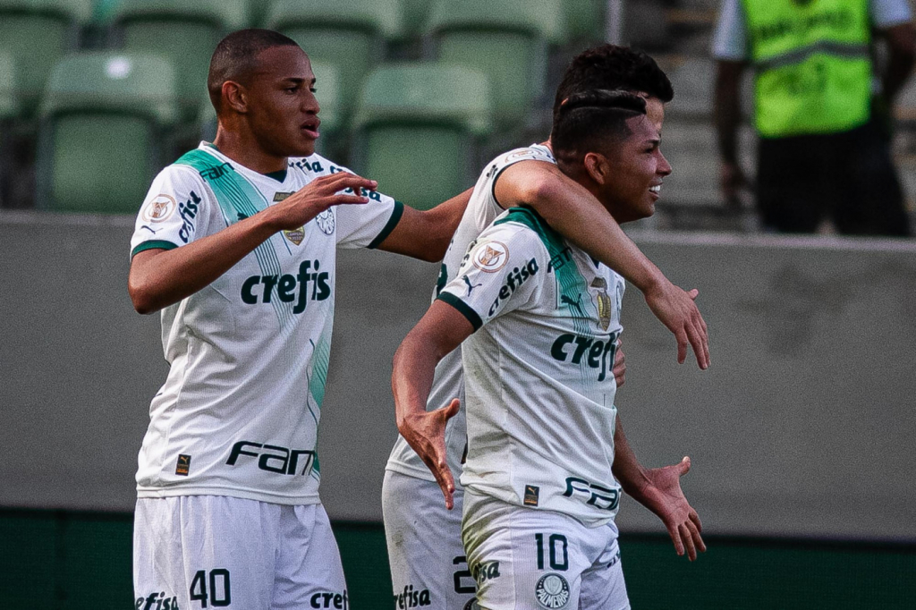 Rony decide, Palmeiras goleia América-MG e se consolida no G4 do Brasileirão