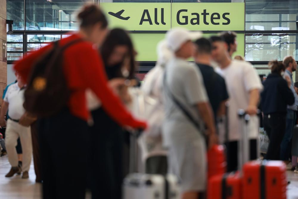 Europa retoma limitação de líquidos em aeroportos apesar de novos scanners 