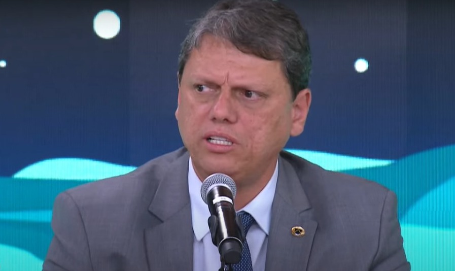 Tarcísio de Freitas teme governar SP com Lula no Planalto: ‘Nos condenou ao atraso e à pobreza’