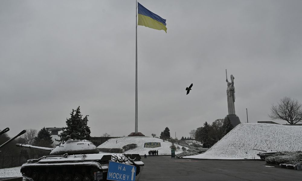 Rússia lança nova onda de ataques contra Ucrânia em meio ao início da nevasca no país