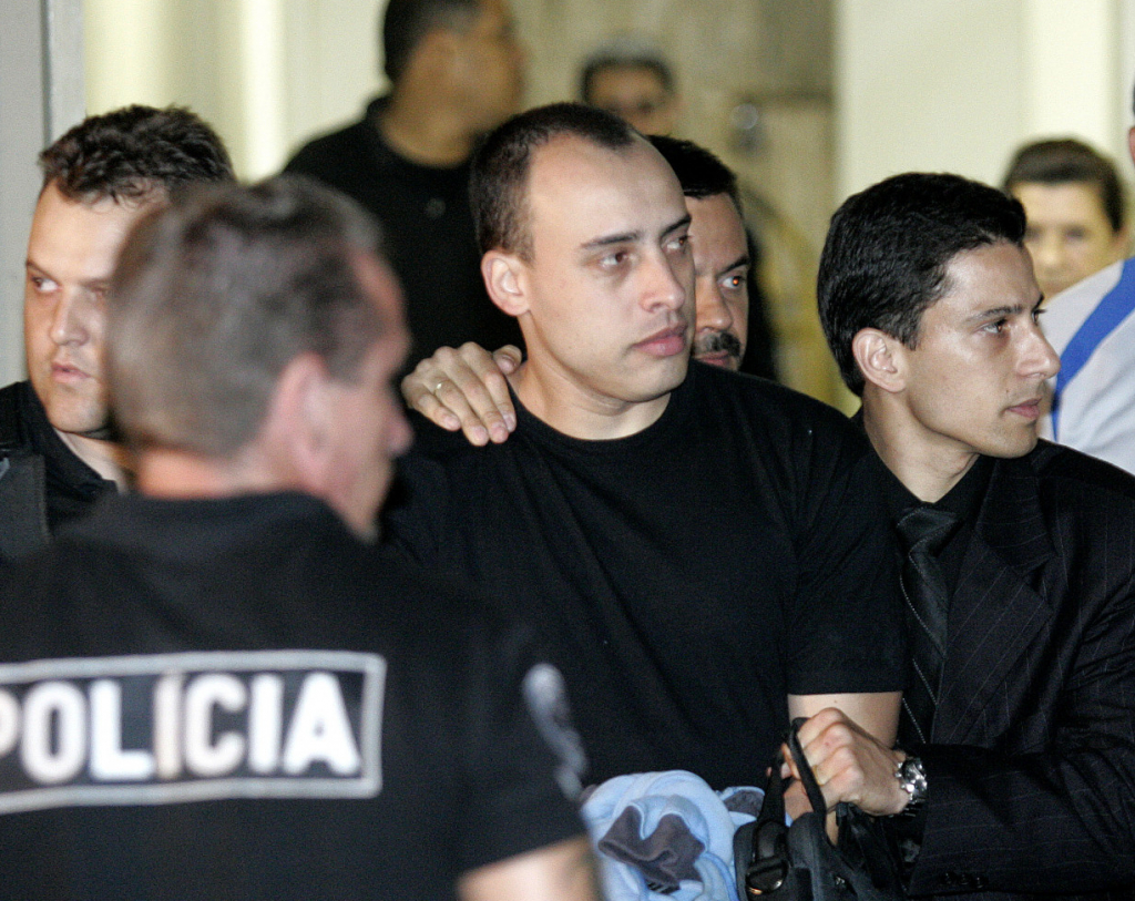Alexandre Nardoni deixa penitenciária para ir ao velório da mãe em São Paulo