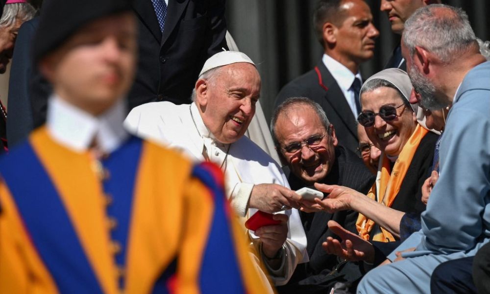 Papa Francisco revoluciona Igreja Católica e permite que mulheres votem na assembleia de bispos