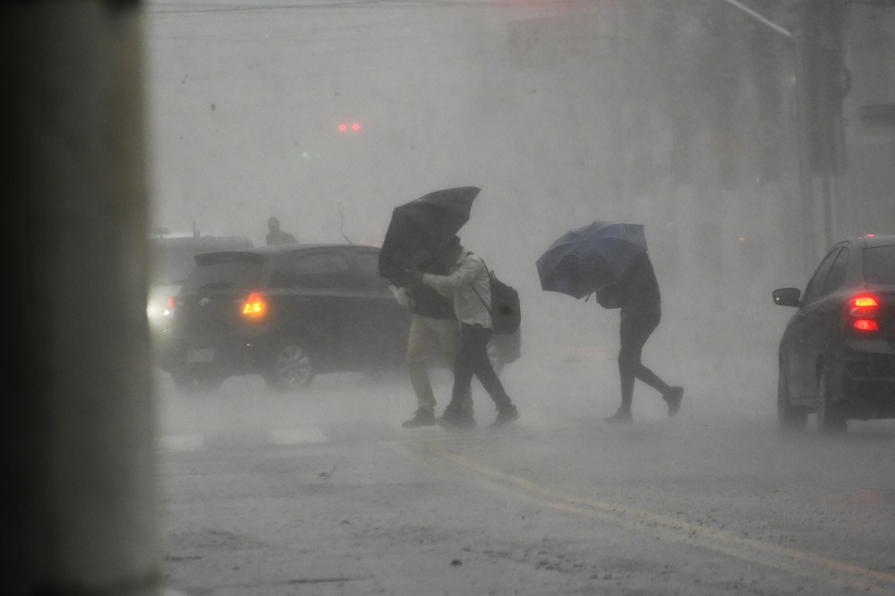 Defesa Civil alerta para fortes chuvas em todo o Estado neste final de semana