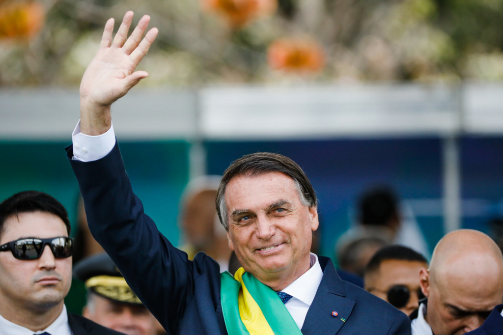 Governo prepara viagem de Bolsonaro para acompanhar funeral de Elizabeth II no Reino Unido