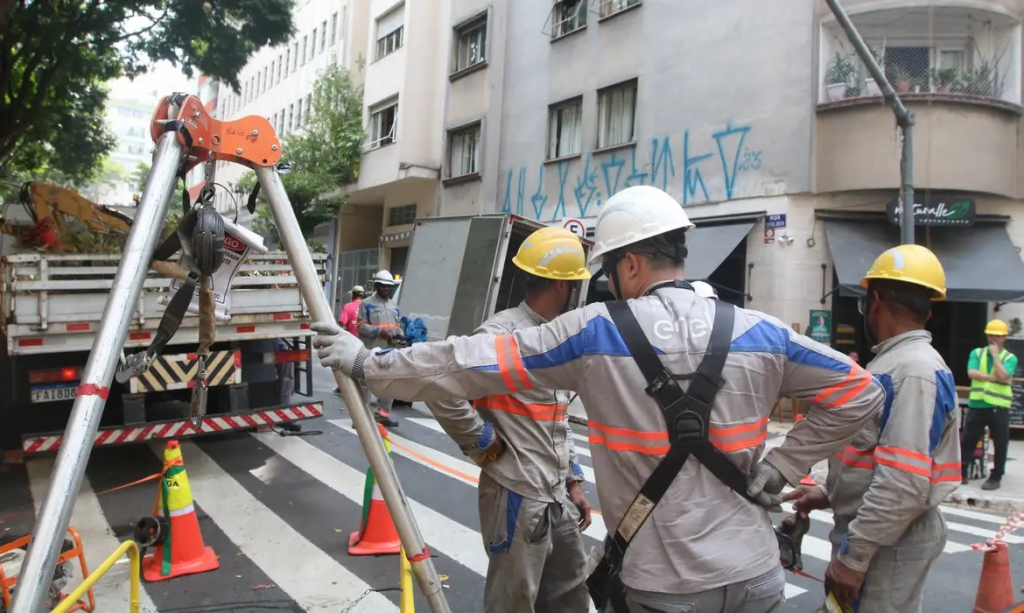 Apagão em São Paulo: moradores de Cotia estão sem energia elétrica desde sexta 