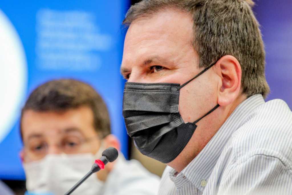 Prefeitura do Rio recomenda uso de máscara para idosos e estudantes
