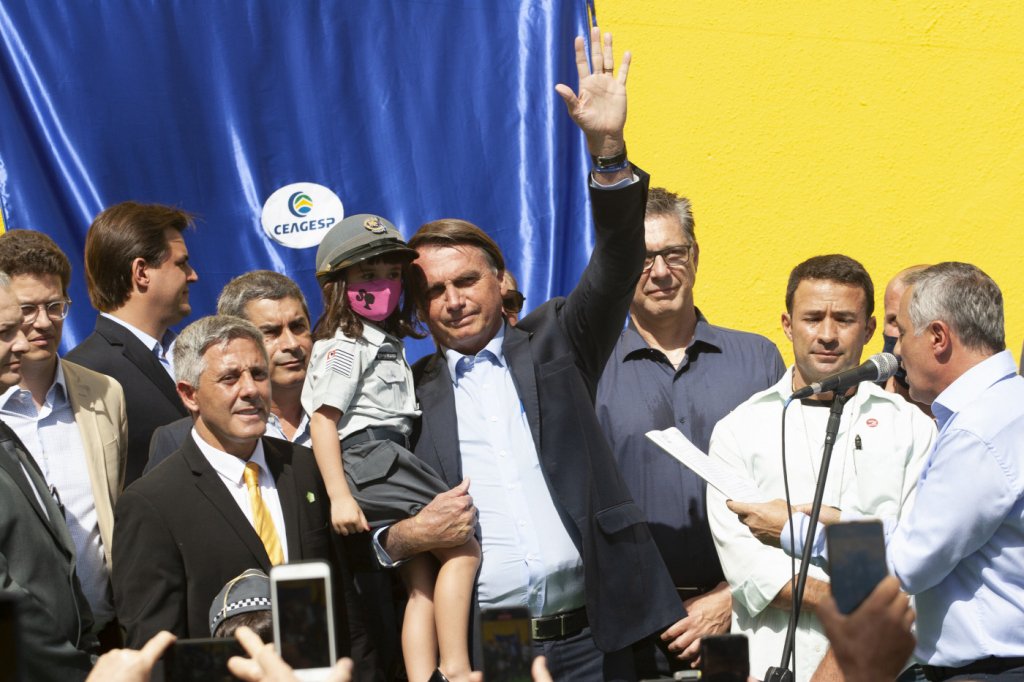 Bolsonaro causa aglomeração e afirma que não privatizará Ceagesp