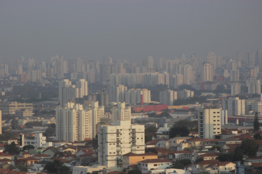 Agravado pelas queimadas, tempo seco castiga moradores de São Paulo