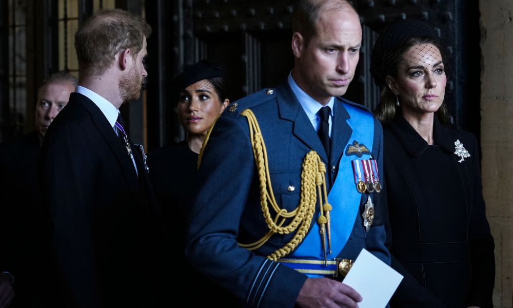Príncipe William traz à tona memórias de Diana durante velório da rainha: ‘Não estava preparado’