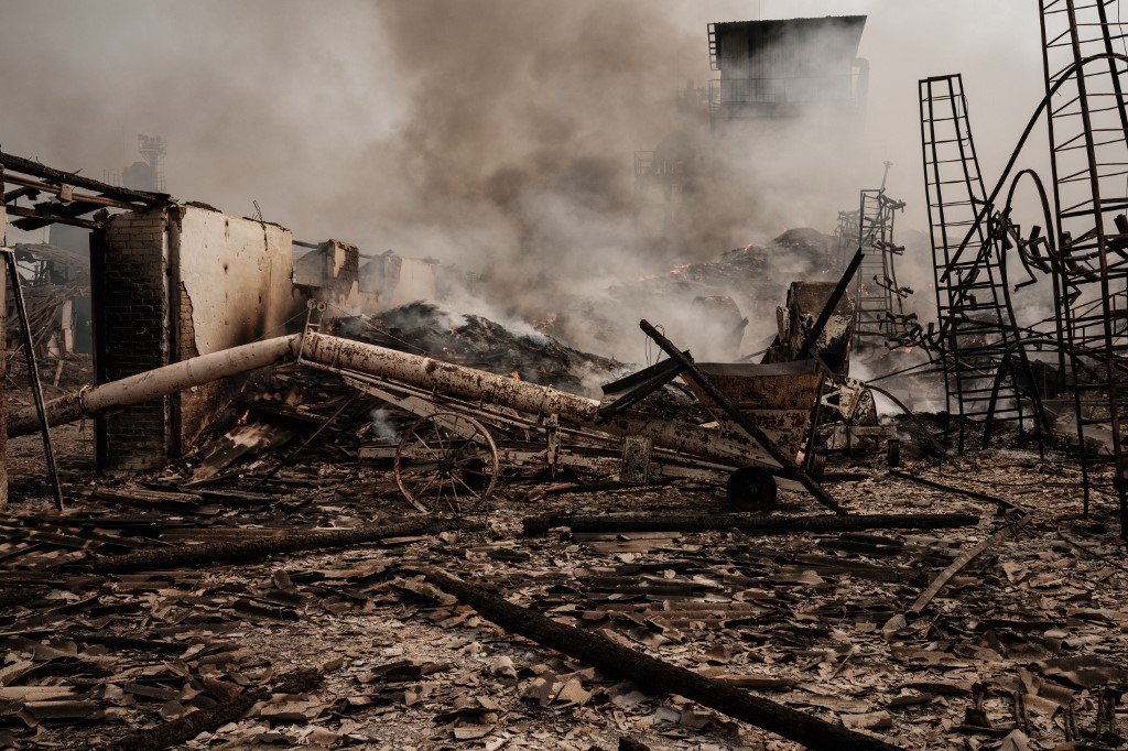 Ucrânia luta para manter últimas áreas do leste do país após bombardeio em escola