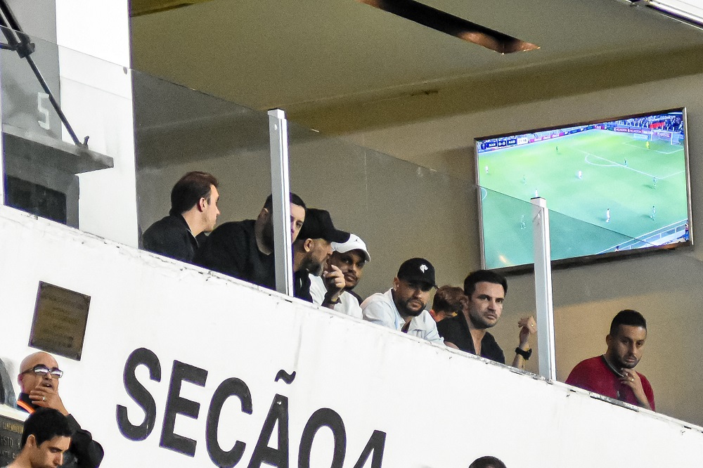 Neymar vai à Vila para acompanhar jogo do Santos na Copa Sul-Americana