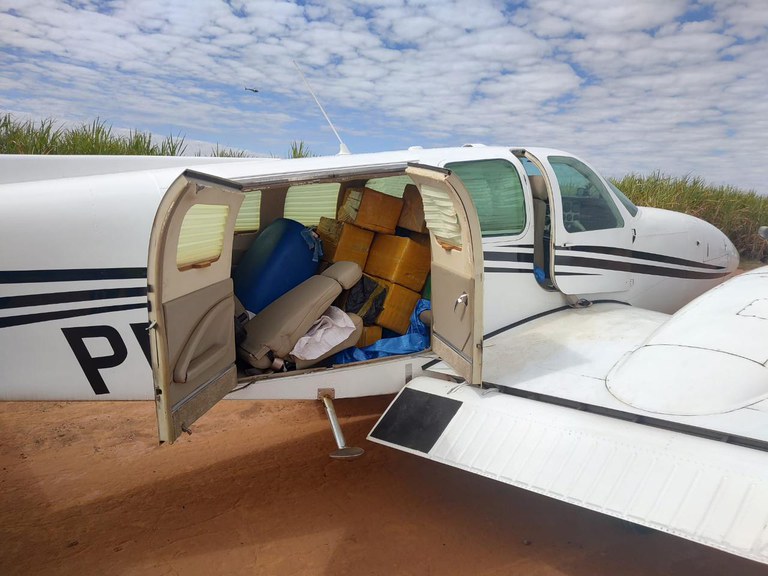 PF prende piloto de avião apreendido pela Força Aérea com 500 kg de cocaína