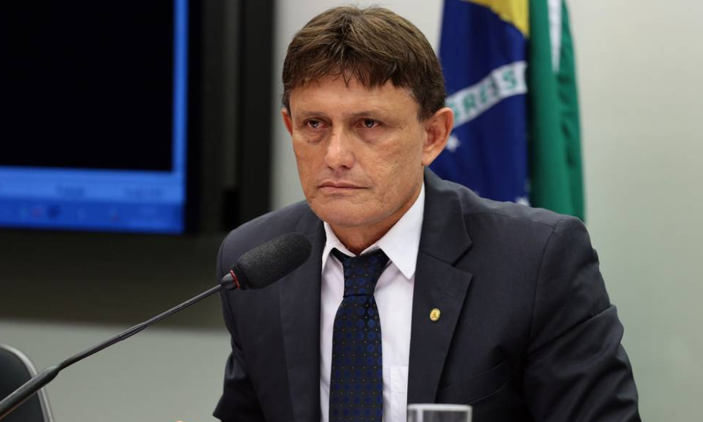Deputado dispara contra Lula na CPI do MST: ‘Maior ladrão do país’