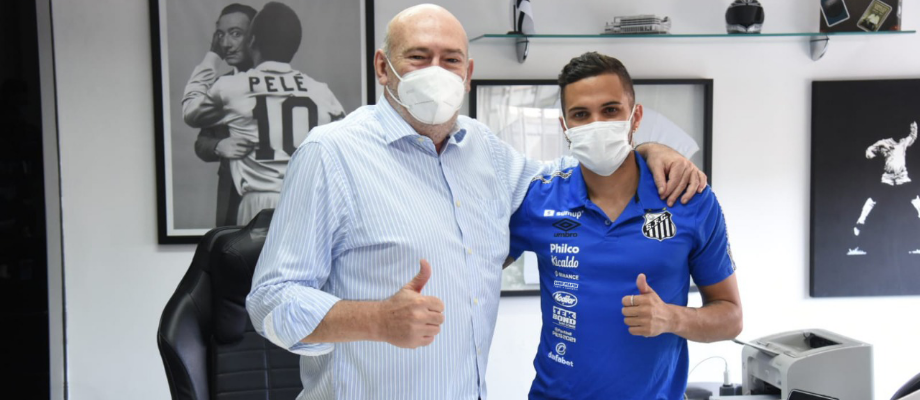 Santos confirma contratação por empréstimo de lateral Auro, ex-São Paulo 
