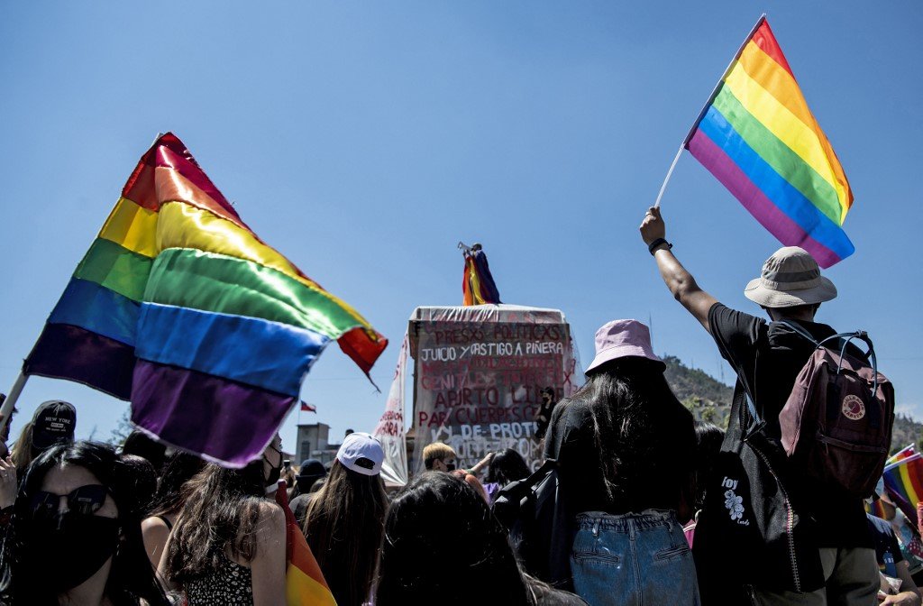 Chile aprova casamento gay e adoção de filhos por casais homoafetivos
