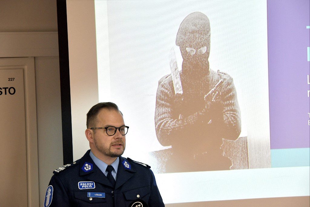 Polícia da Finlândia prende cinco suspeitos de planejar ‘atentado terrorista de extrema-direita’
