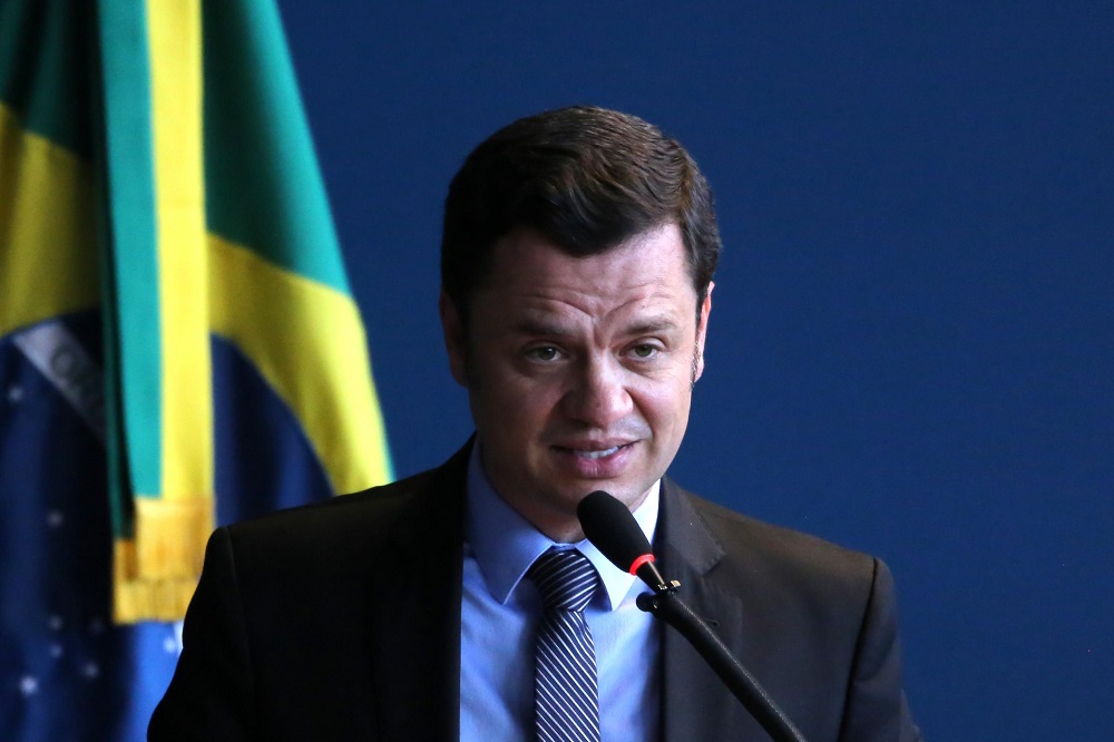 Ministro da Justiça pede a PF investigação de vídeo que encena atentado contra Bolsonaro