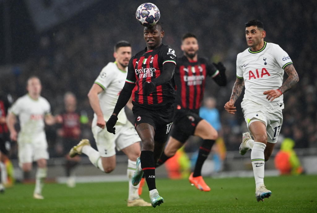 Milan elimina o Tottenham e volta às quartas de final da Champions após 11 anos