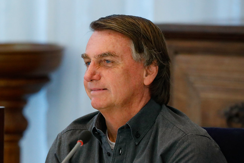‘Dispenso apoio de quem pratica violência contra opositores’, diz Bolsonaro
