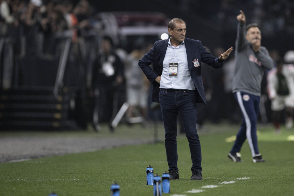 Ramón Díaz cobra foco do Corinthians após classificação e afirma que time ‘tem que mudar’