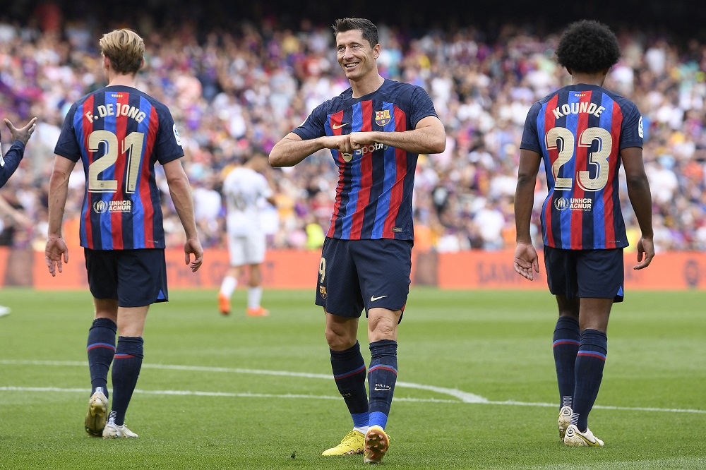 Lewandowski pede retorno de Messi ao Barcelona: ‘Lugar dele é aqui’