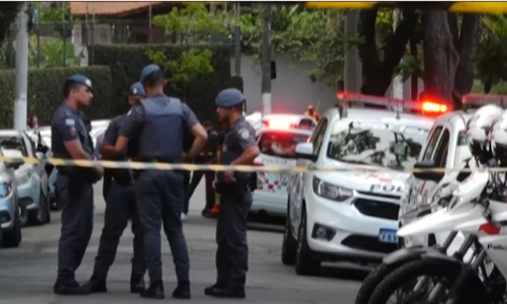 Bandidos roubam mansão em SP e troca de tiros com a PM causa pânico em escola
