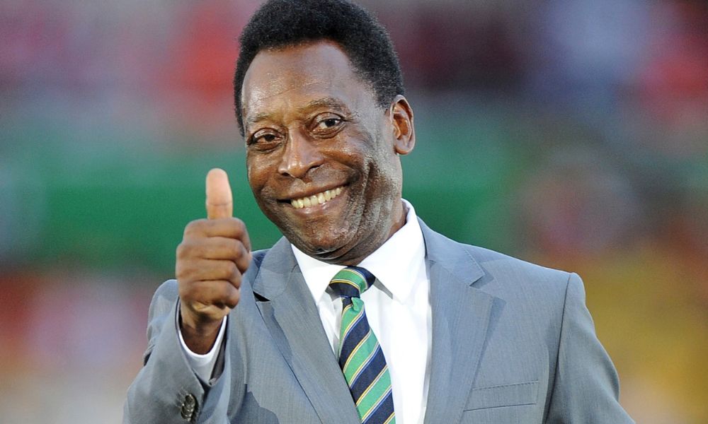 Perfil de Pelé nas redes sociais agradece homenagem da EA Sports em capa de novo jogo