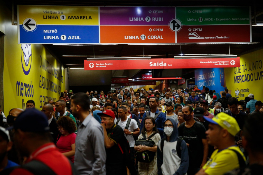 Após negociação com sindicato, Metrô de São Paulo aceita liberar catracas para encerrar a greve