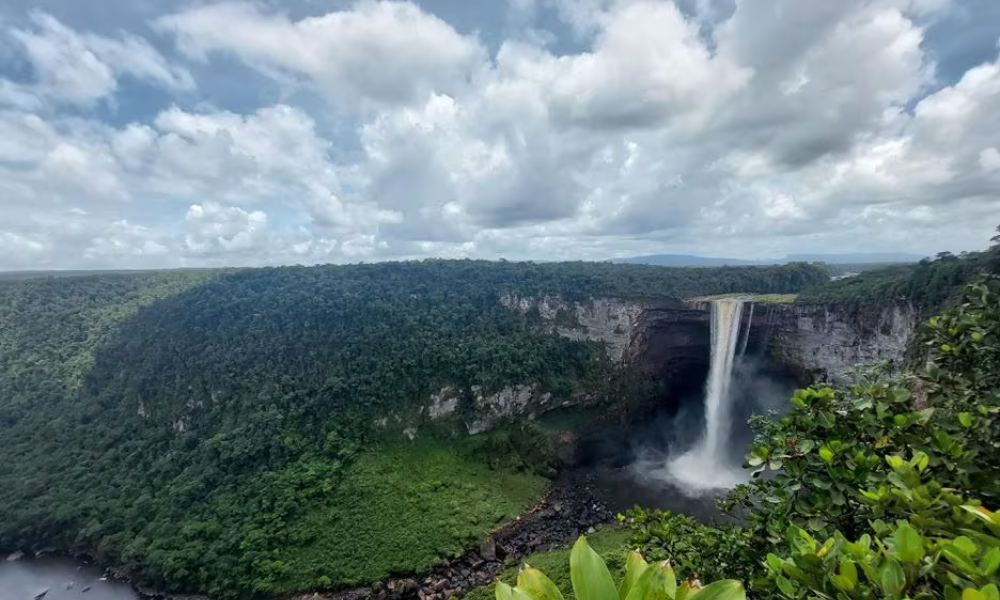 Helicóptero militar desaparece na região de Essequibo em meio à tensão entre Guiana e Venezuela
