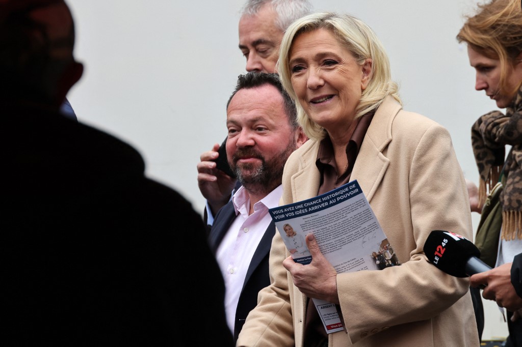 A uma semana de eleições na França, extrema direita avança como favorita 