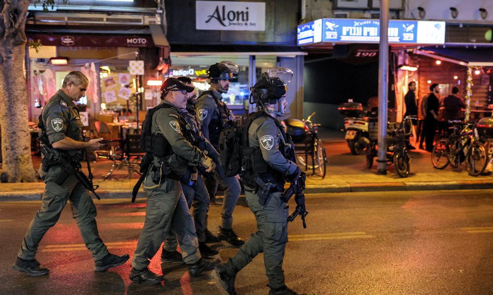 Ataque a tiros no centro de Tel Aviv deixa ao menos três feridos