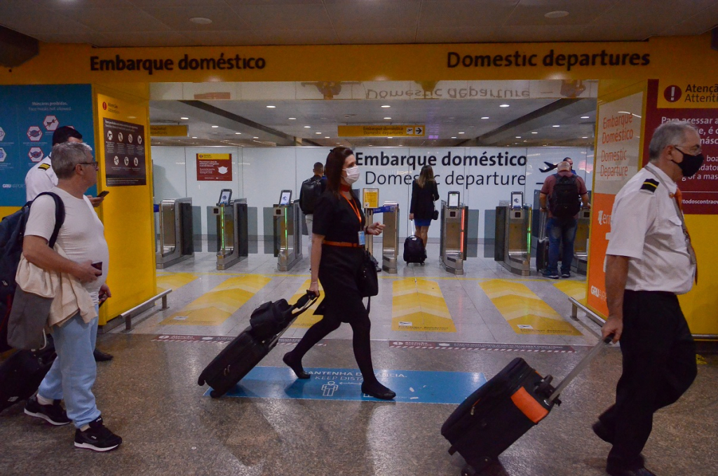 Justiça manda soltar mulher presa por trocar etiquetas de bagagens em Guarulhos
