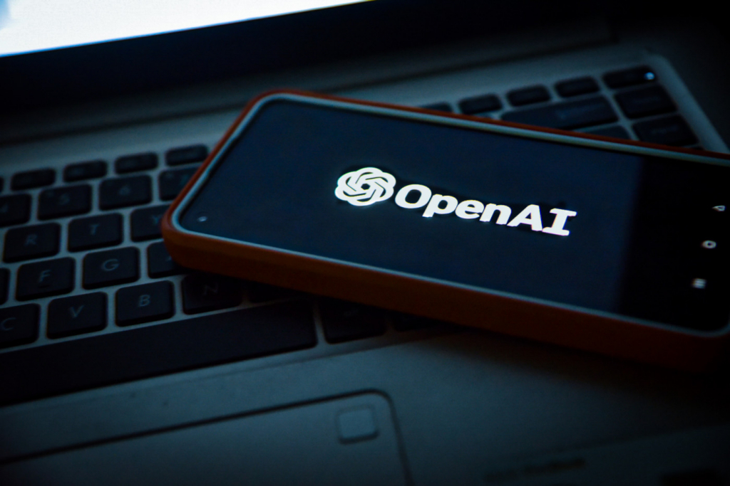 Após acordo, OpenAI anuncia retorno de Sam Altman como CEO