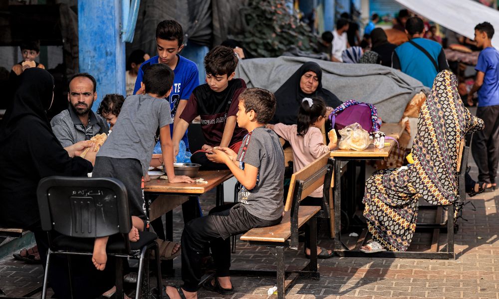 Israel bombardeia escola e deixa dezenas de mortos no norte de Gaza 
