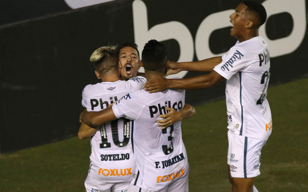 Na despedida de Cuca, Santos empata com Fluminense