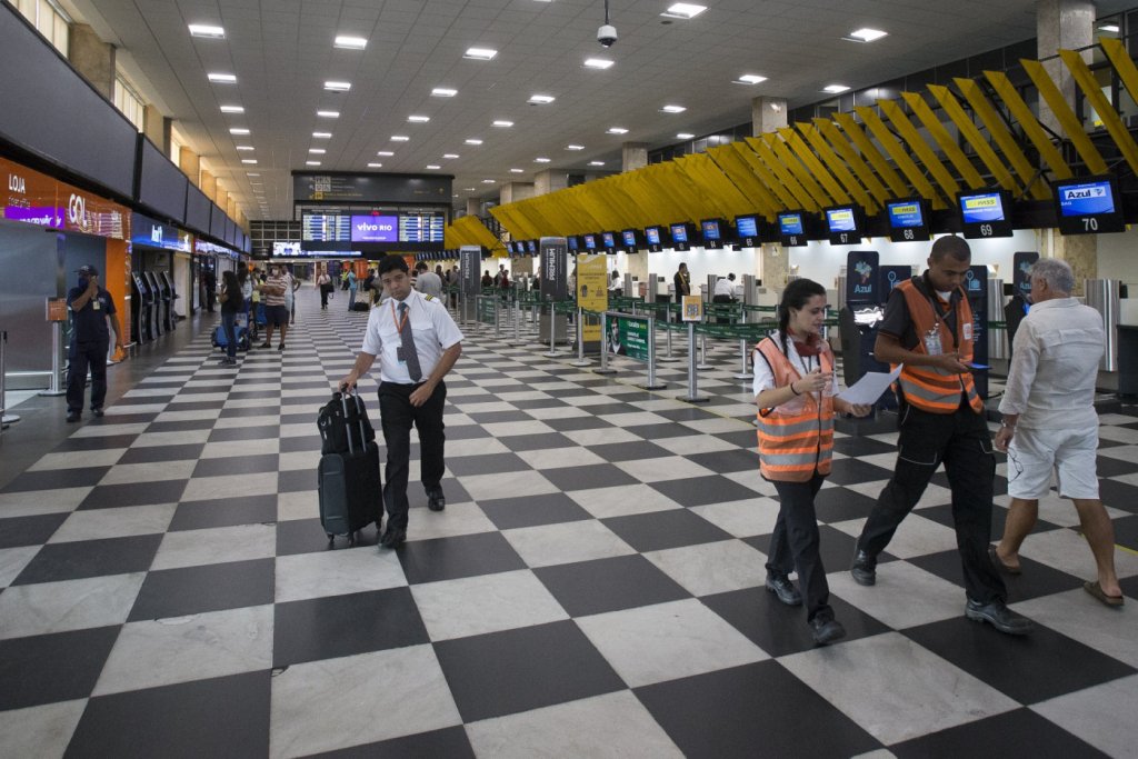 Brasil proíbe entrada de passageiros do Reino Unido a partir desta sexta