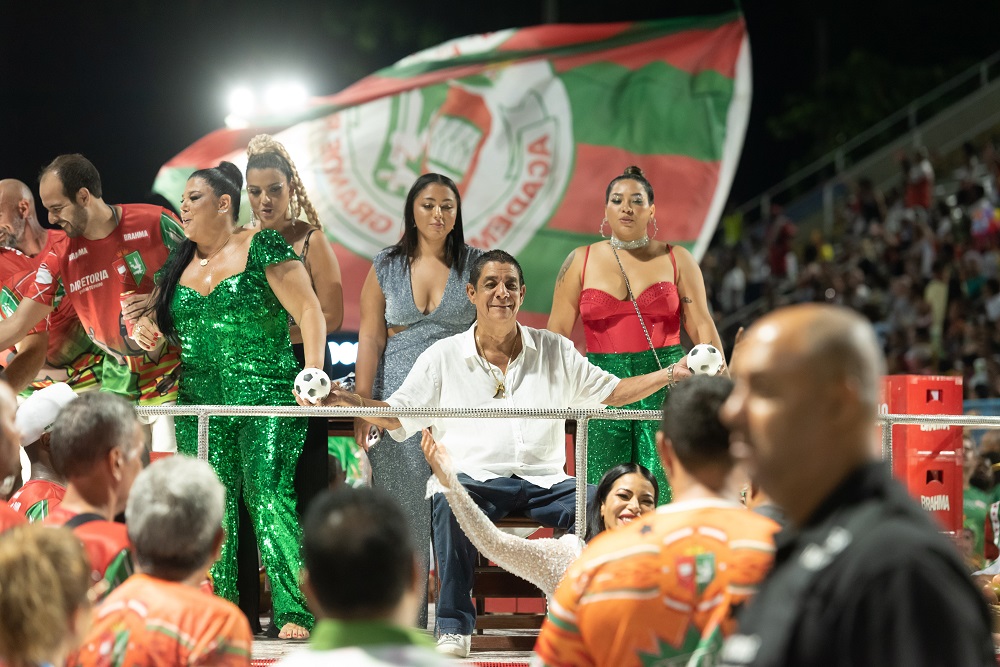 Carnaval 2023: Homenagens a gigantes do samba e críticas sociais dão o tom dos desfiles no Rio