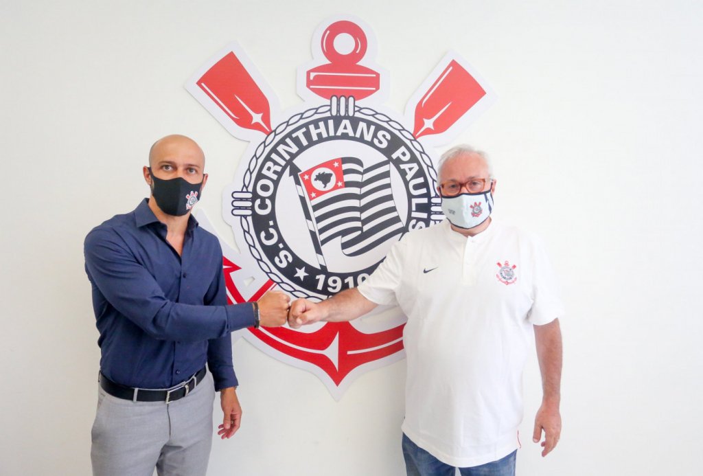 Gaviões da Fiel ‘exige’ demissão de diretores Roberto de Andrade e Alessandro do Corinthians