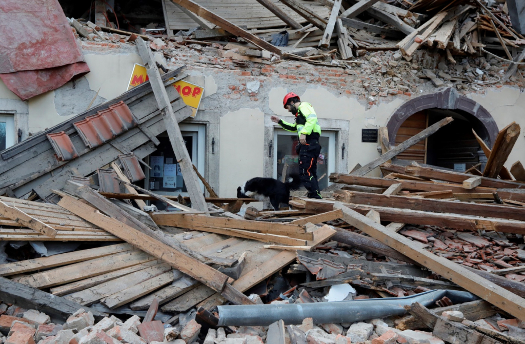 Pelo menos seis pessoas morrem após terremoto na Croácia
