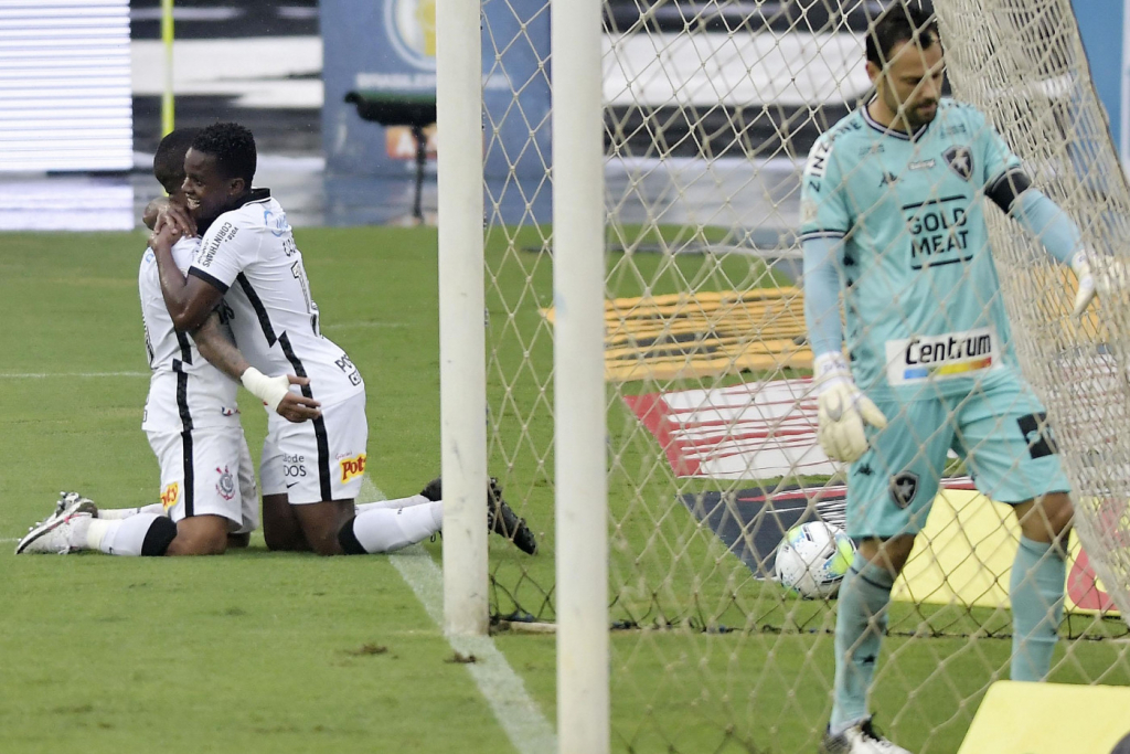 Corinthians confirma boa fase e fecha ano com vitória contra o Botafogo